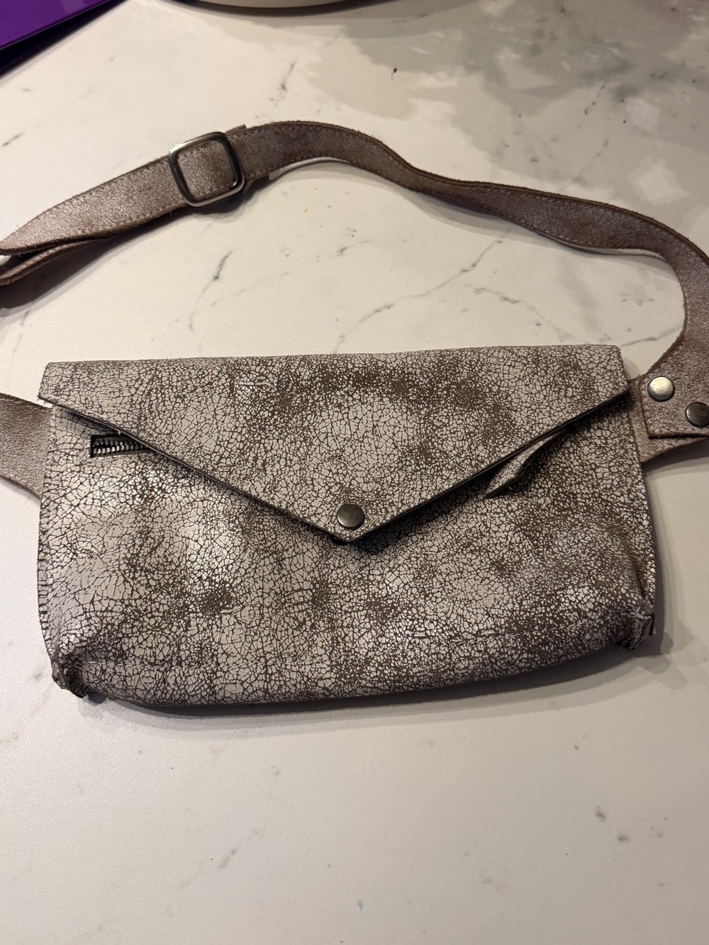 Kim White Envelope-Style Crossbody Belt Bag in Metallic Taupe Crackle